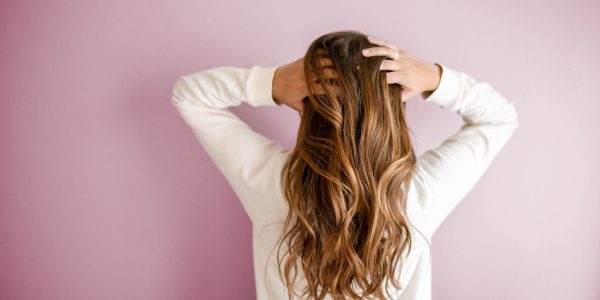 Jak przyciemnić rozjaśnione włosy