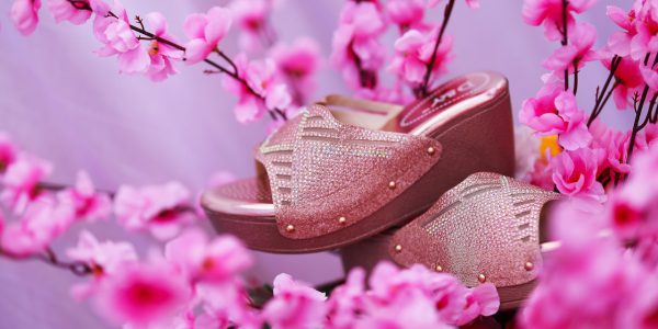 Jakie buty do różowej sukienki